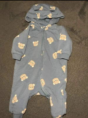 Barn kläder  - Jumpsuit storlek 56 