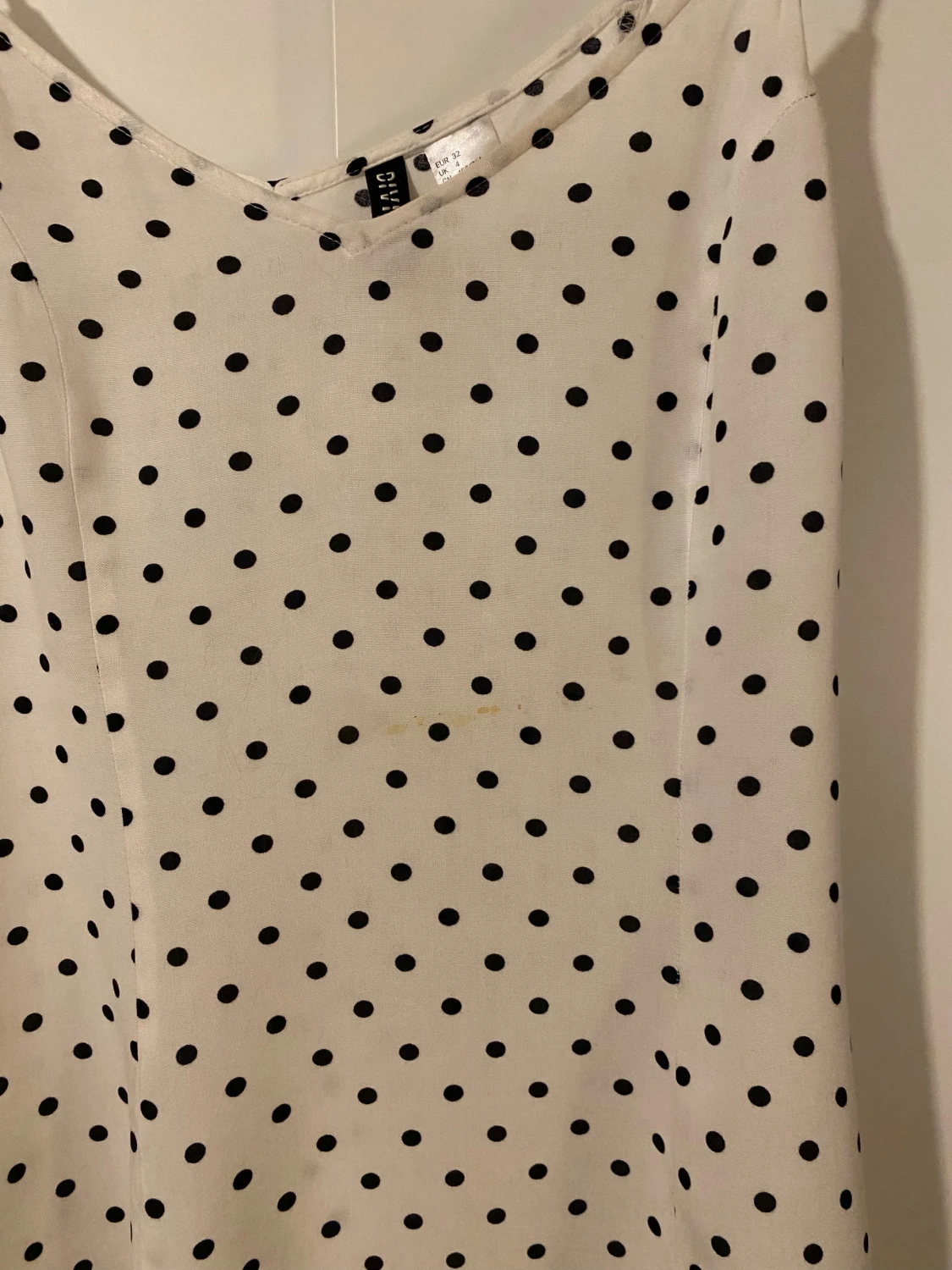 Vit prickig kortklänning från HM - 2