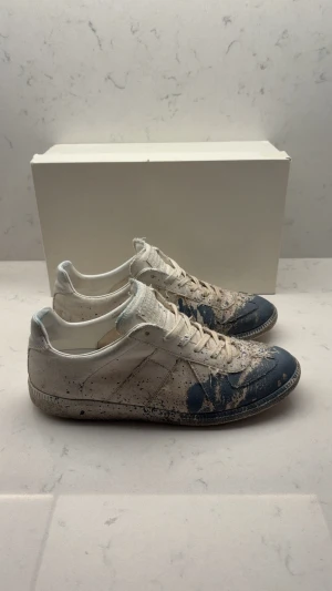 Maison Margiela gats - Maison margiela skor. Bra skick. Pris kan diskuteras. Skriv vid frågor. Storlek 43. Äkta!