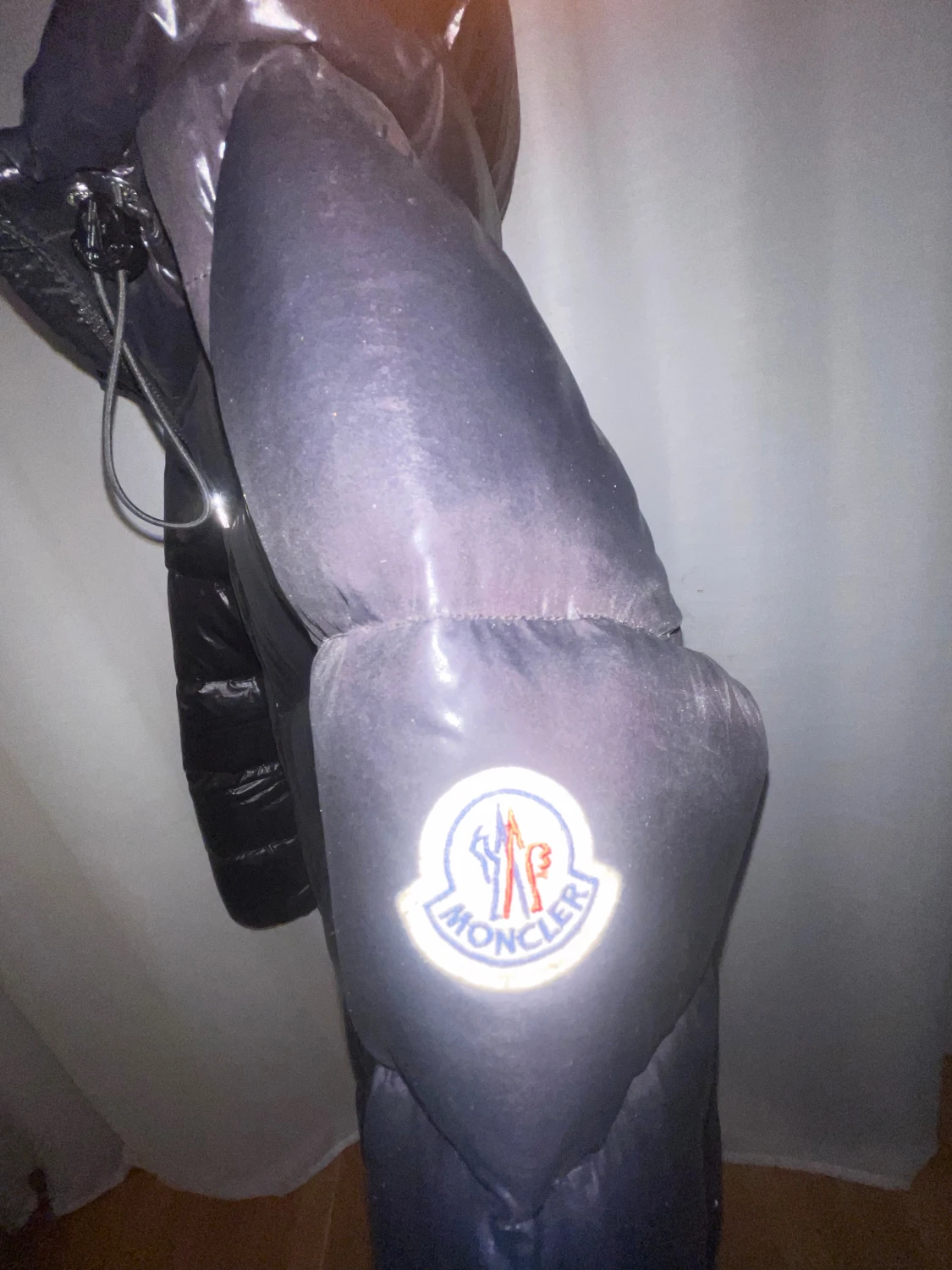 Svart Moncler dunjacka med huva - 2