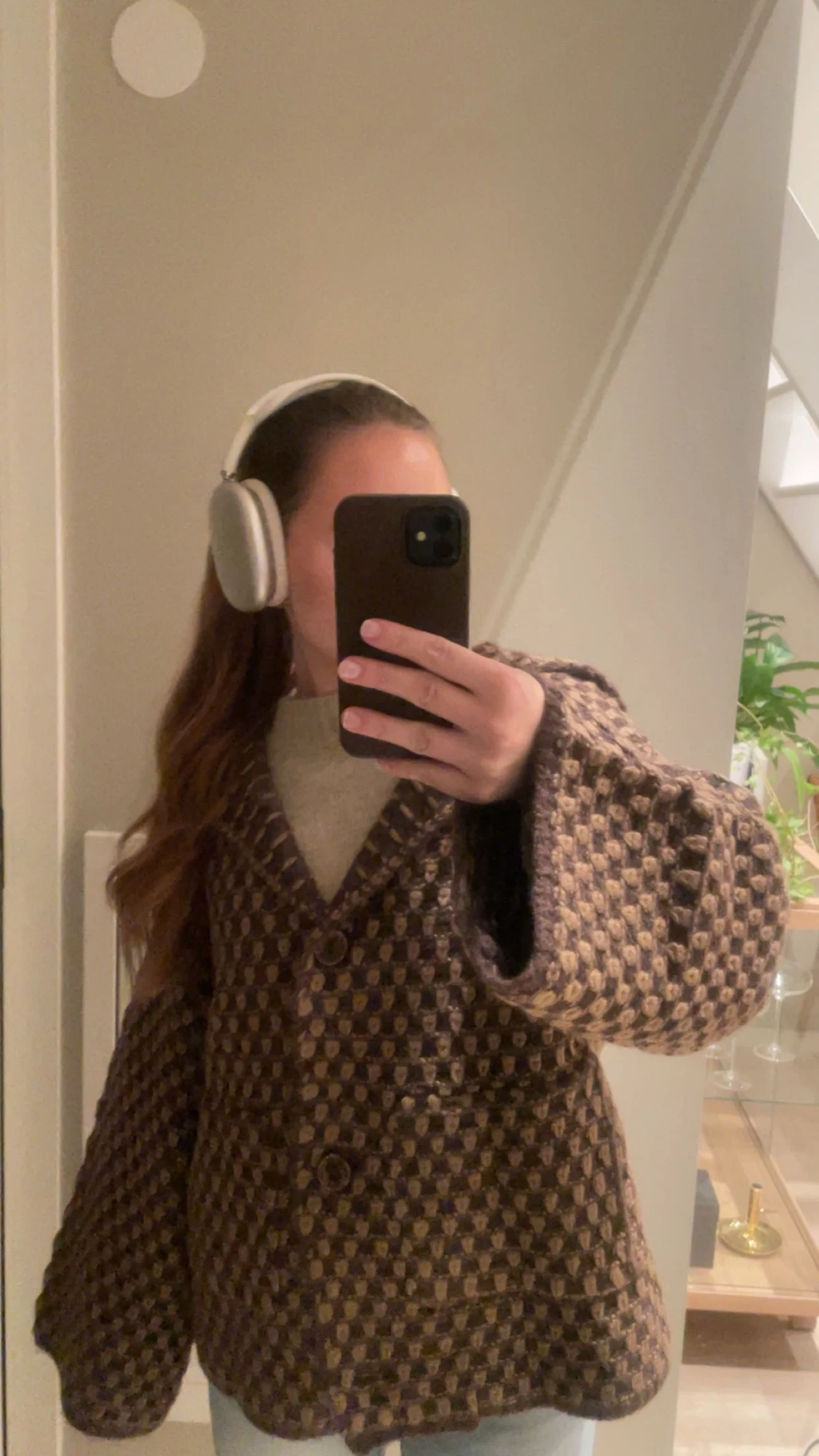 Brun rutig kofta med vida ärmar