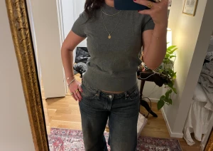 Grå stickad topp från Polo Ralph Lauren - Säljer en grå, kortärmad stickad topp från Polo Ralph Lauren. 