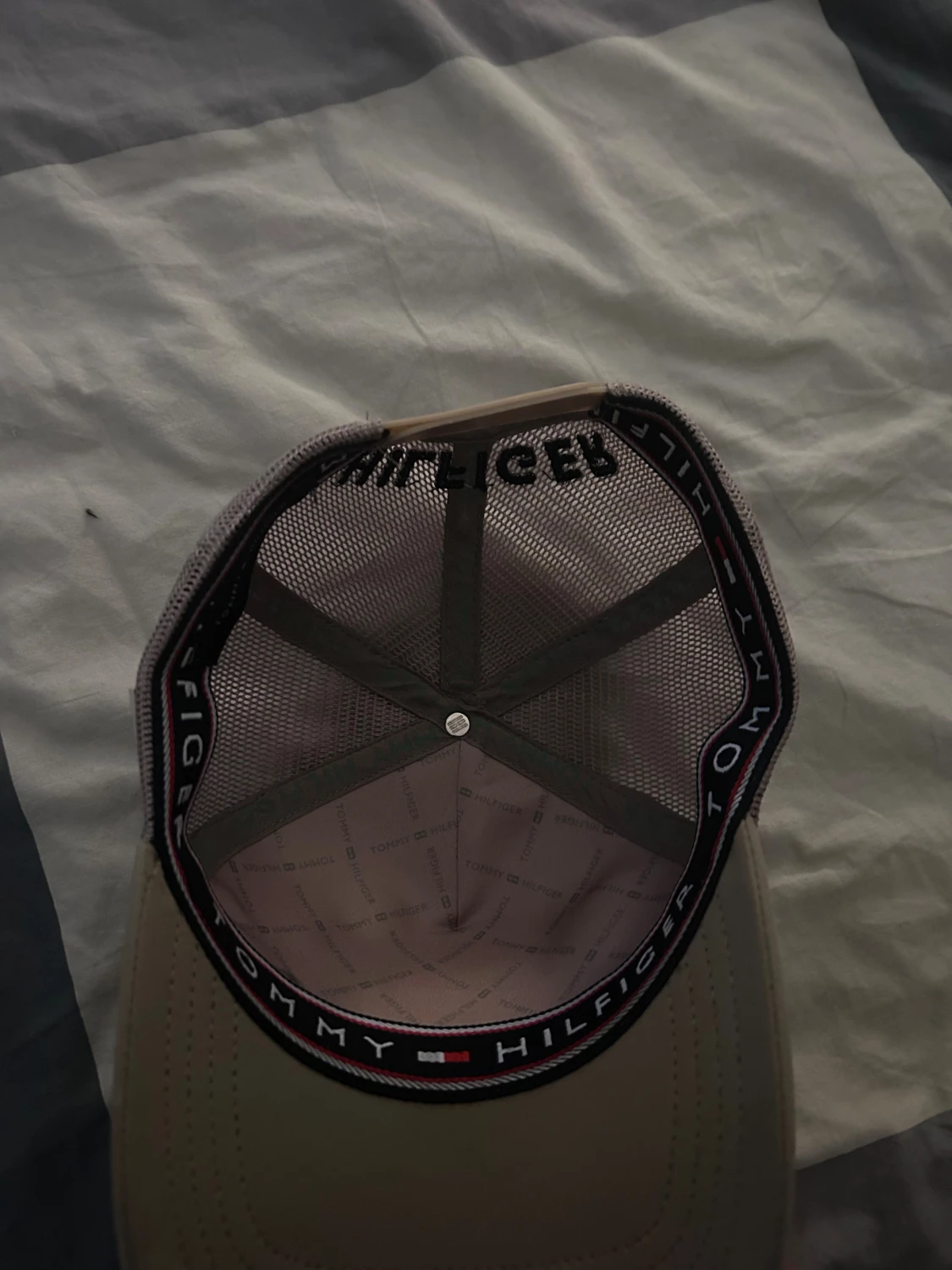 Beige meshkeps från Tommy Hilfiger - 3