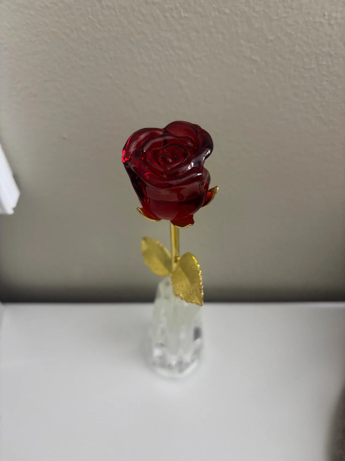 Prydnadsros av glas  - 1