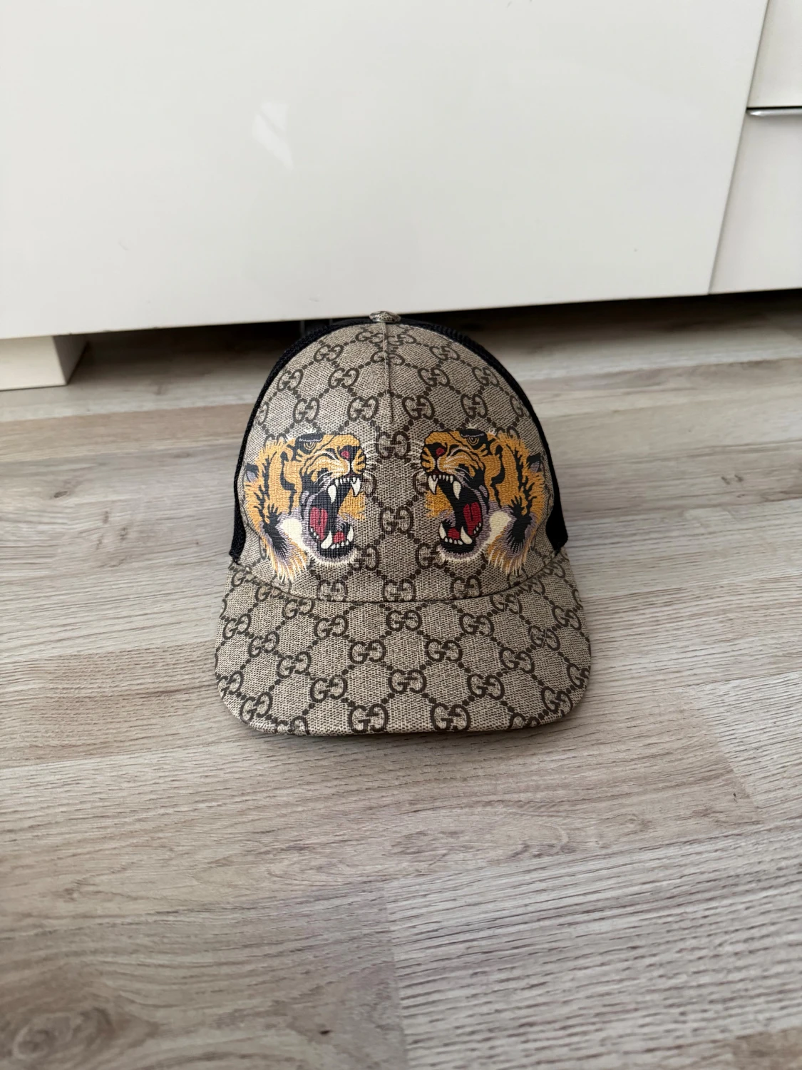 Gucci beige keps med tigertryck