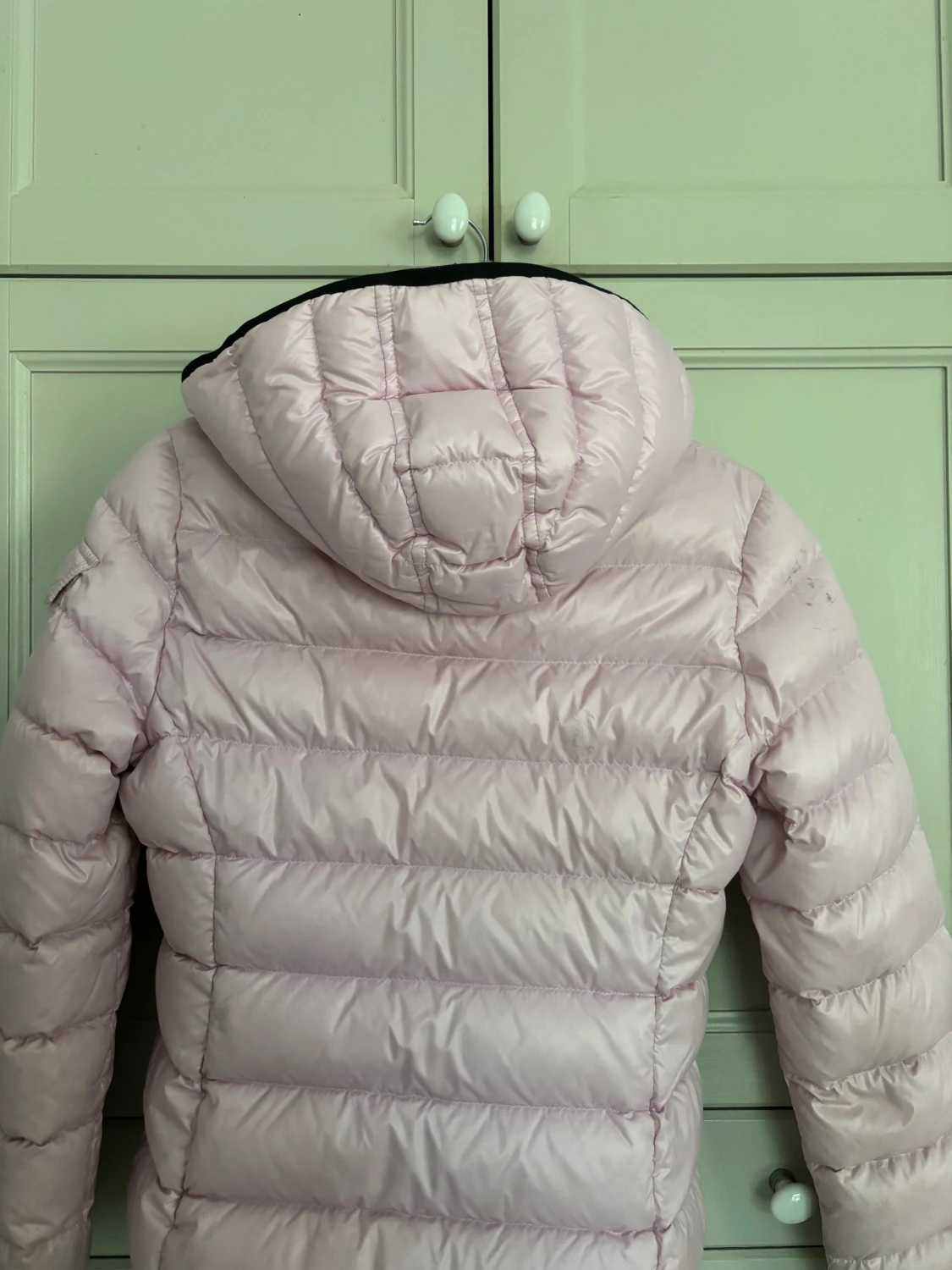 Ljusrosa dunjacka från Moncler - 3