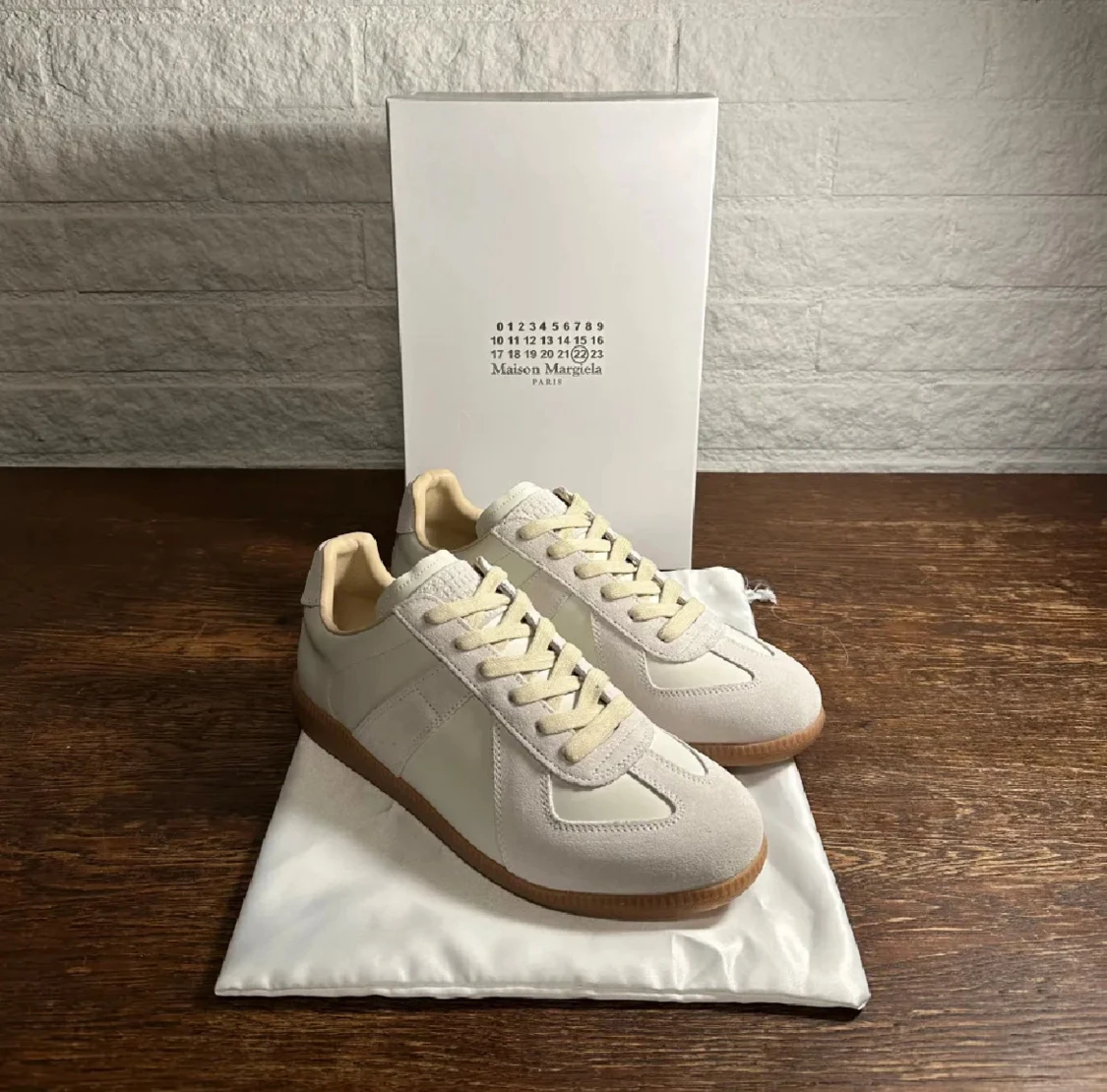 Beige sneakers 