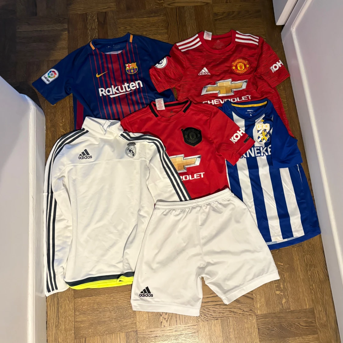 Fotbollströjor och Träningsshorts (158-164)