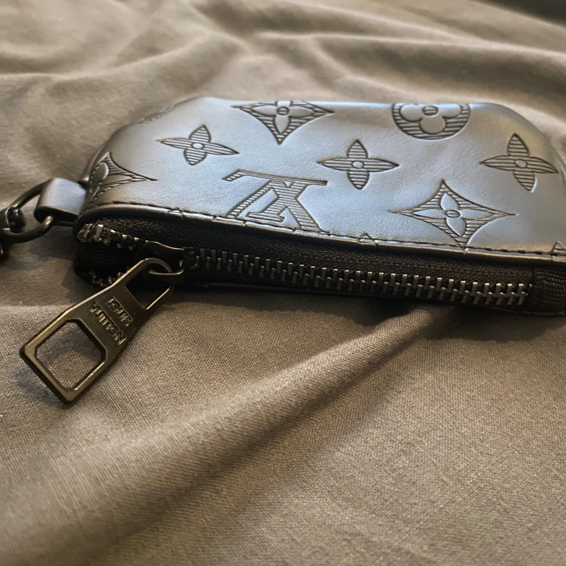 Svart axelväska L V i skinn - 1