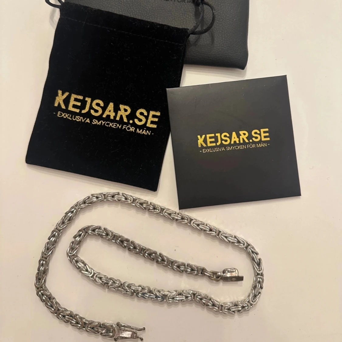 Silverfärgat halsband från Kejsar.se - 91