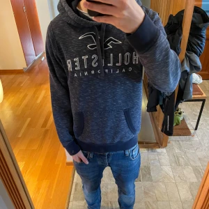 Hollister hoodie  - Snygg hollister hoodie i storlek S | Skriv vid funderingar och skicka gärna bud!