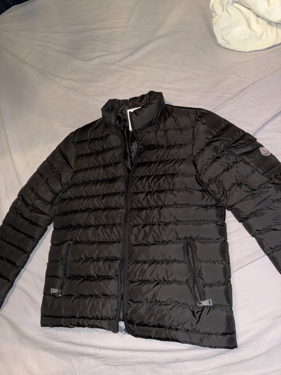 Svart Moncler pufferjacka herr