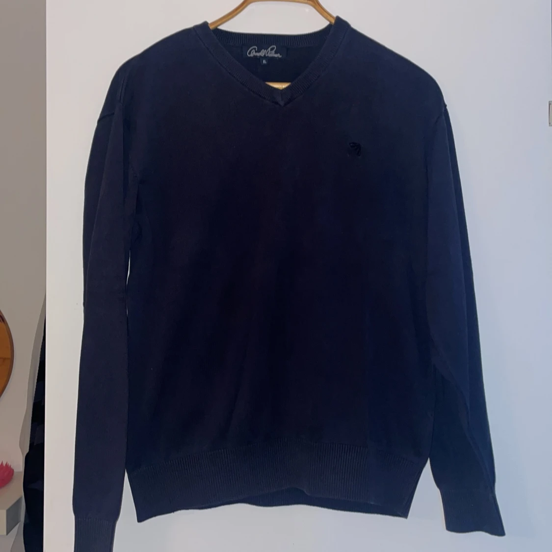 Mörkblå v-ringad tröja Arnold Palmer