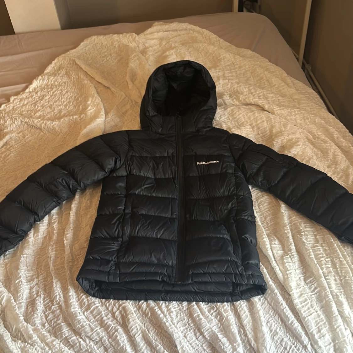 Svart dunjacka Peak Performance 160 - 2