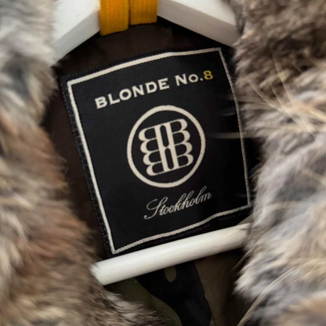 Brun parkajacka med päls från Blonde No.8 - 1