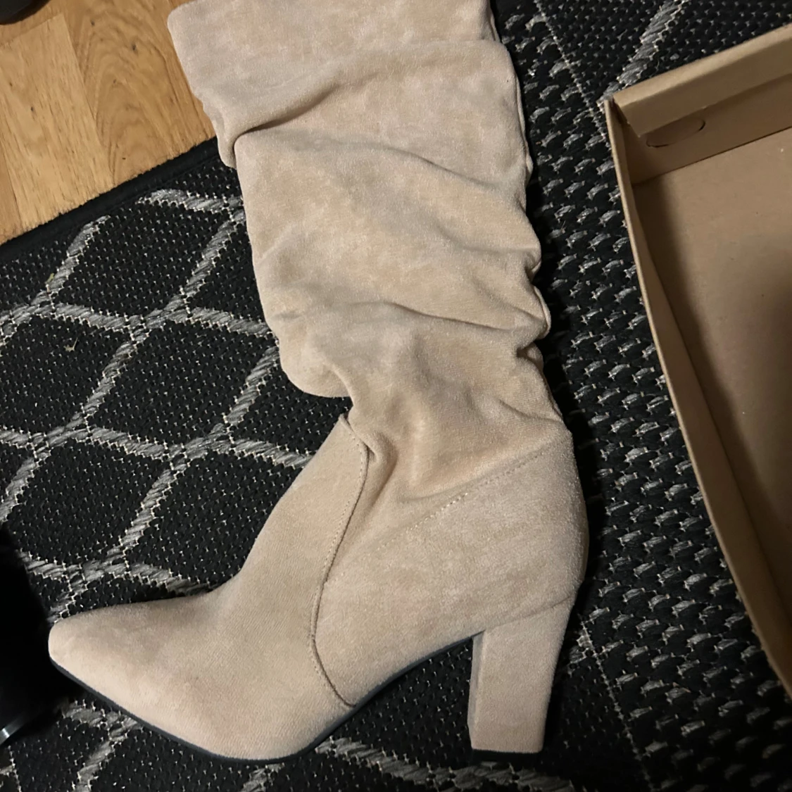 Beige Boots stövletter med klack