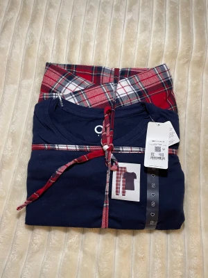 Ny pyjamas T-shirt och byxa  - Nya med lappar kvar! 