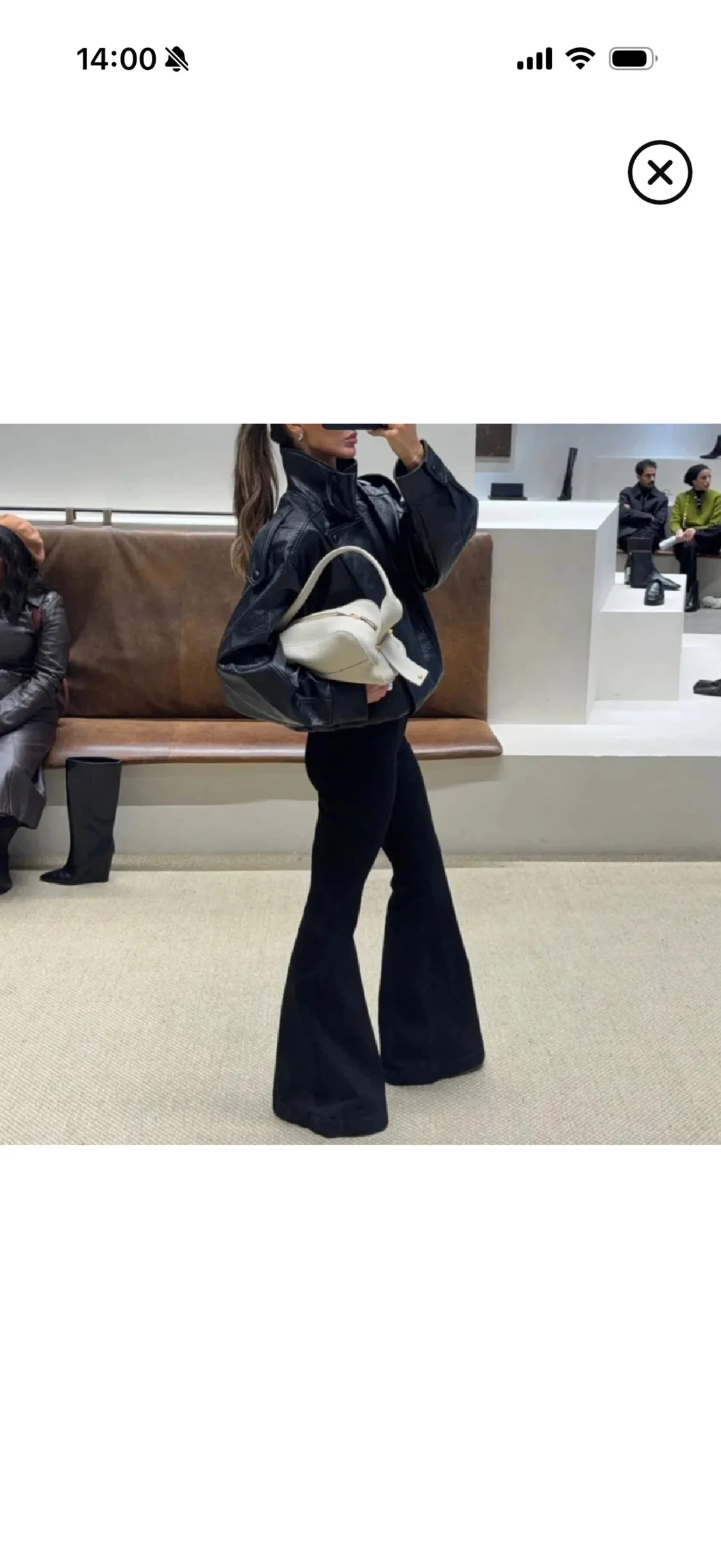 Svarta bootcut byxor från Alobha - 2