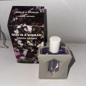 Ariana Grande God Is A Woman - Trendig parfym från Ariana Grande, helt oanvänd. 50 ml💜