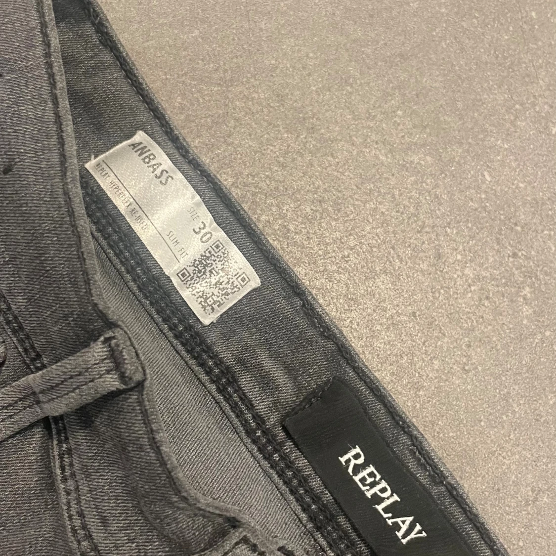 Gråa Replay jeans - 3