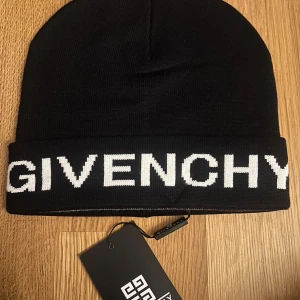 Givenchy Mössa - Helt ny