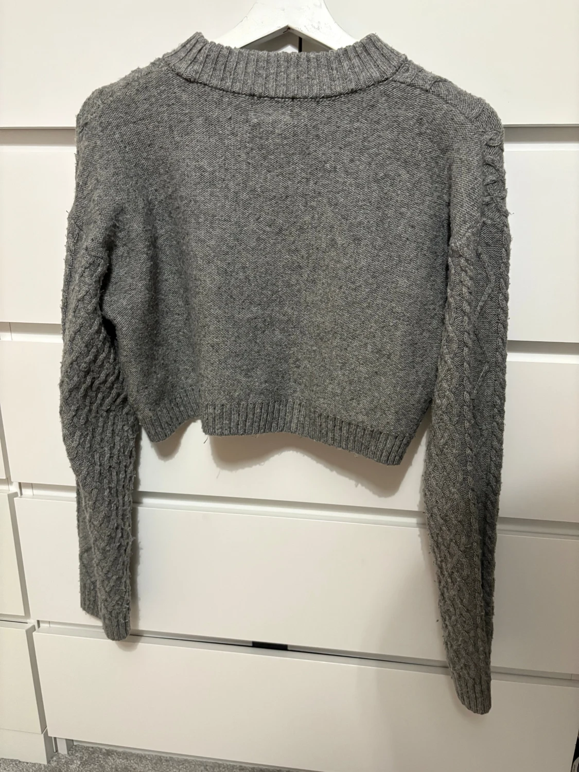 Cropped grå stickad tröja från H&M storlek XS - 1