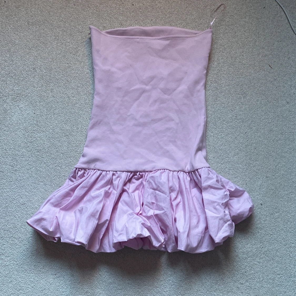 Ljusrosa volangklänning från Zara