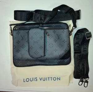 Louis vuitton väska - Lv väska i storlek one size, 2 band ingår och påse ingår, använd fåtal gånger och är i väldigt gott skick och bästa kvalité för bara 900kr