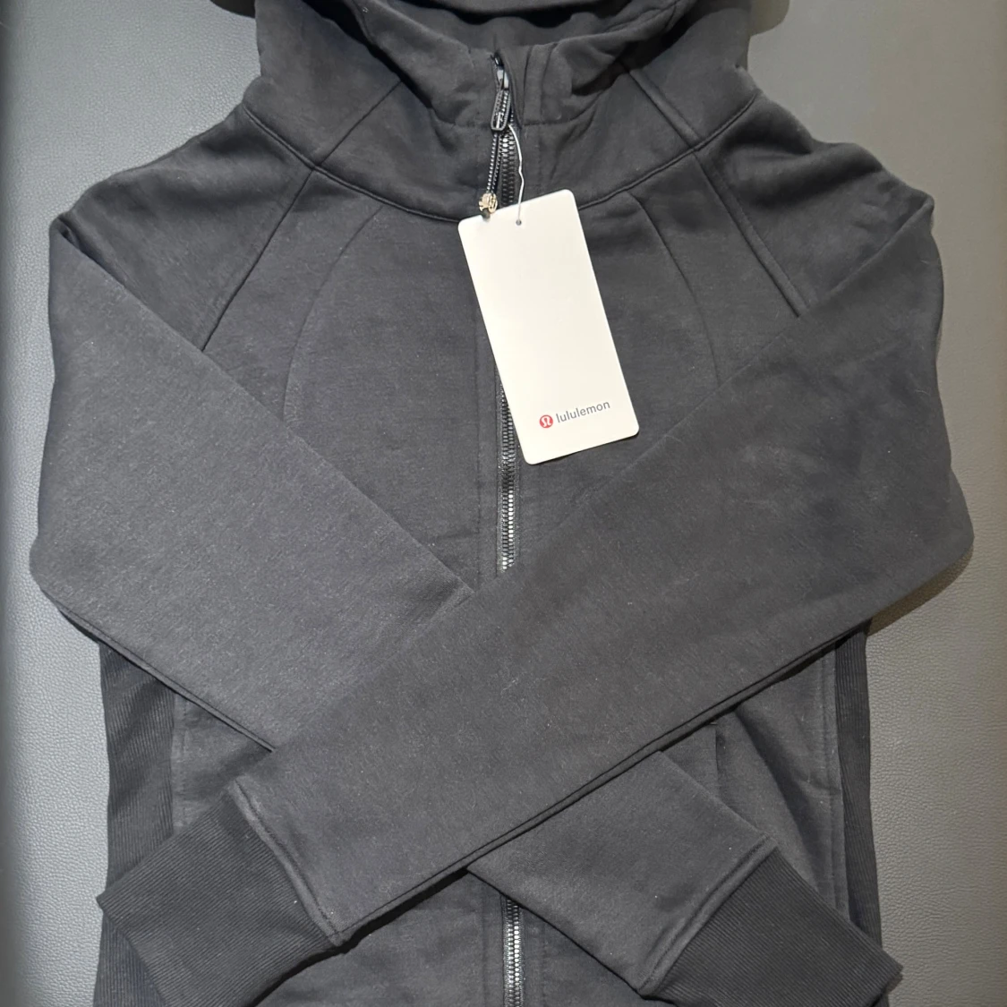 Svart hoodiejacka från Lululemon i storlek 6