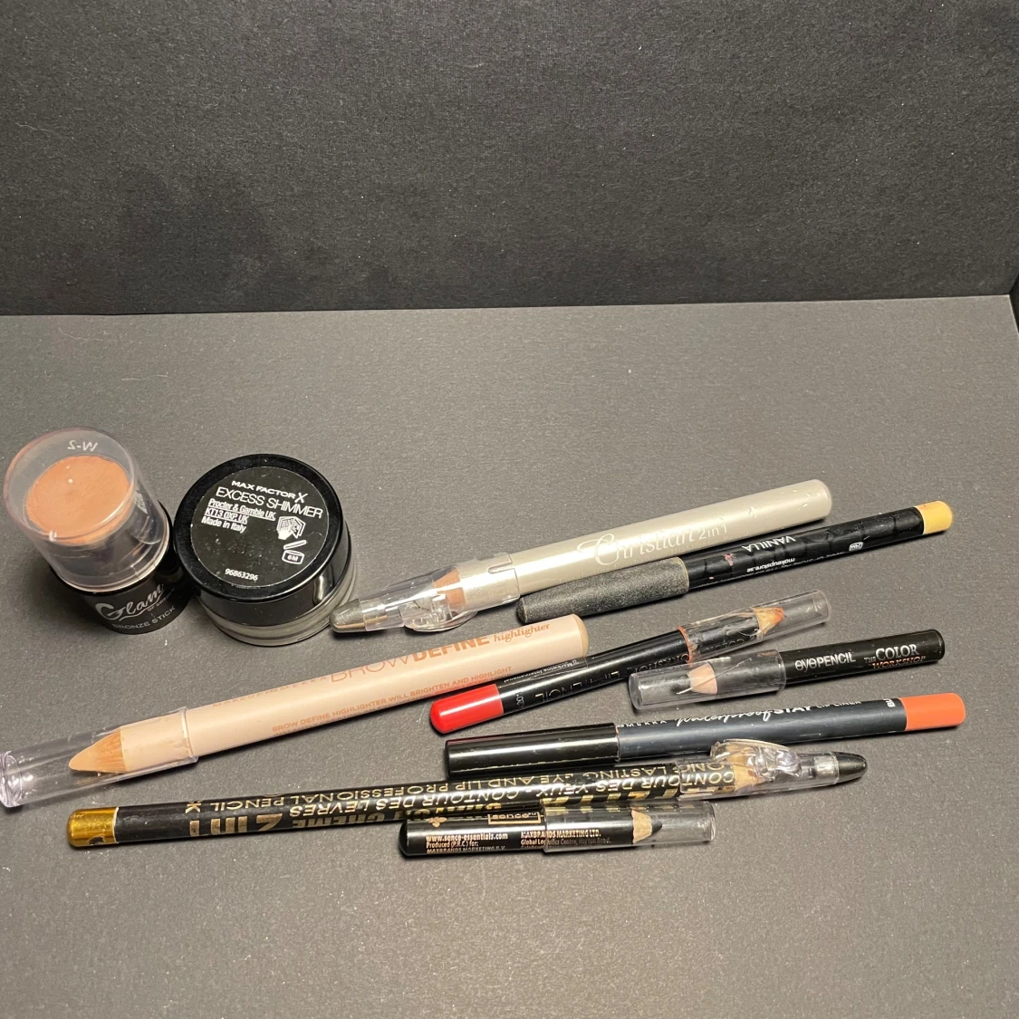 Sminkset med pennor och bronzer - 1