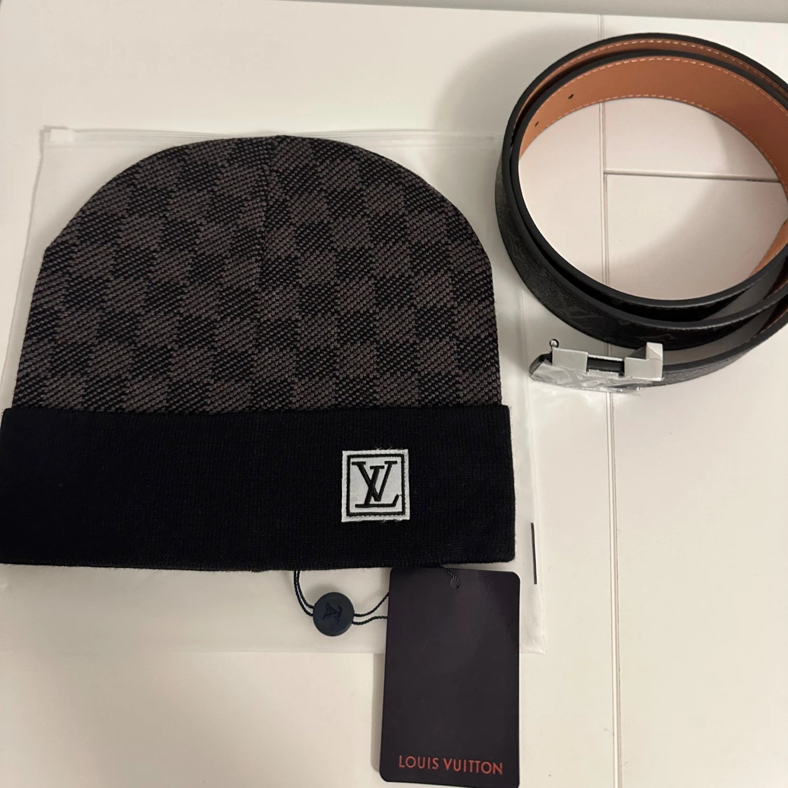 Svart rutig mössa L.V - 1