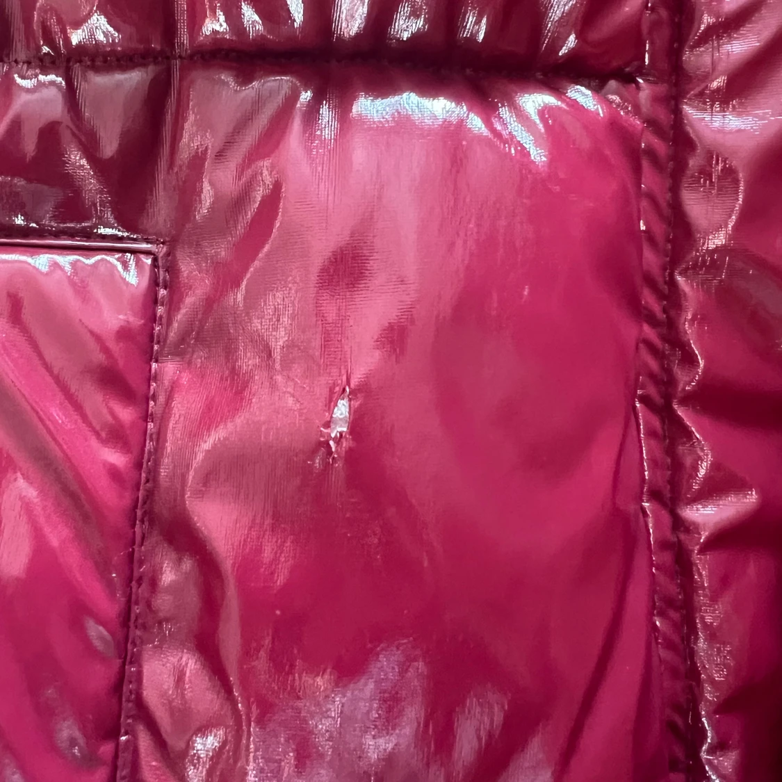 Vinröd pufferjacka från Mohito - 3