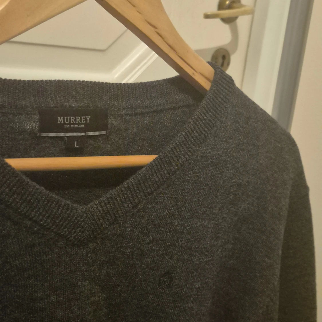 Mörkgrå merinoullströja från Murrey L - 2