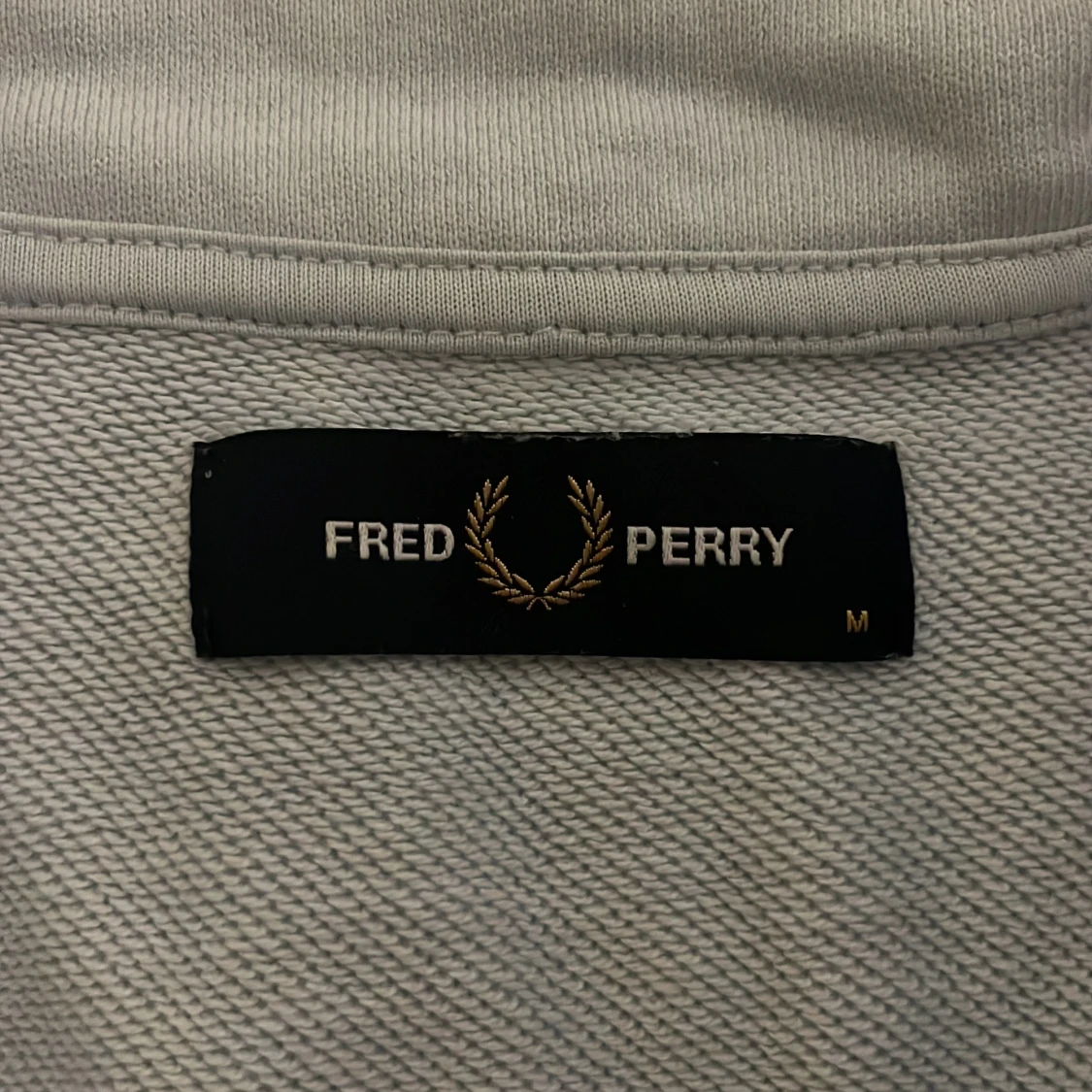 Ljusgrå half zip tröja Fred Perry - 2