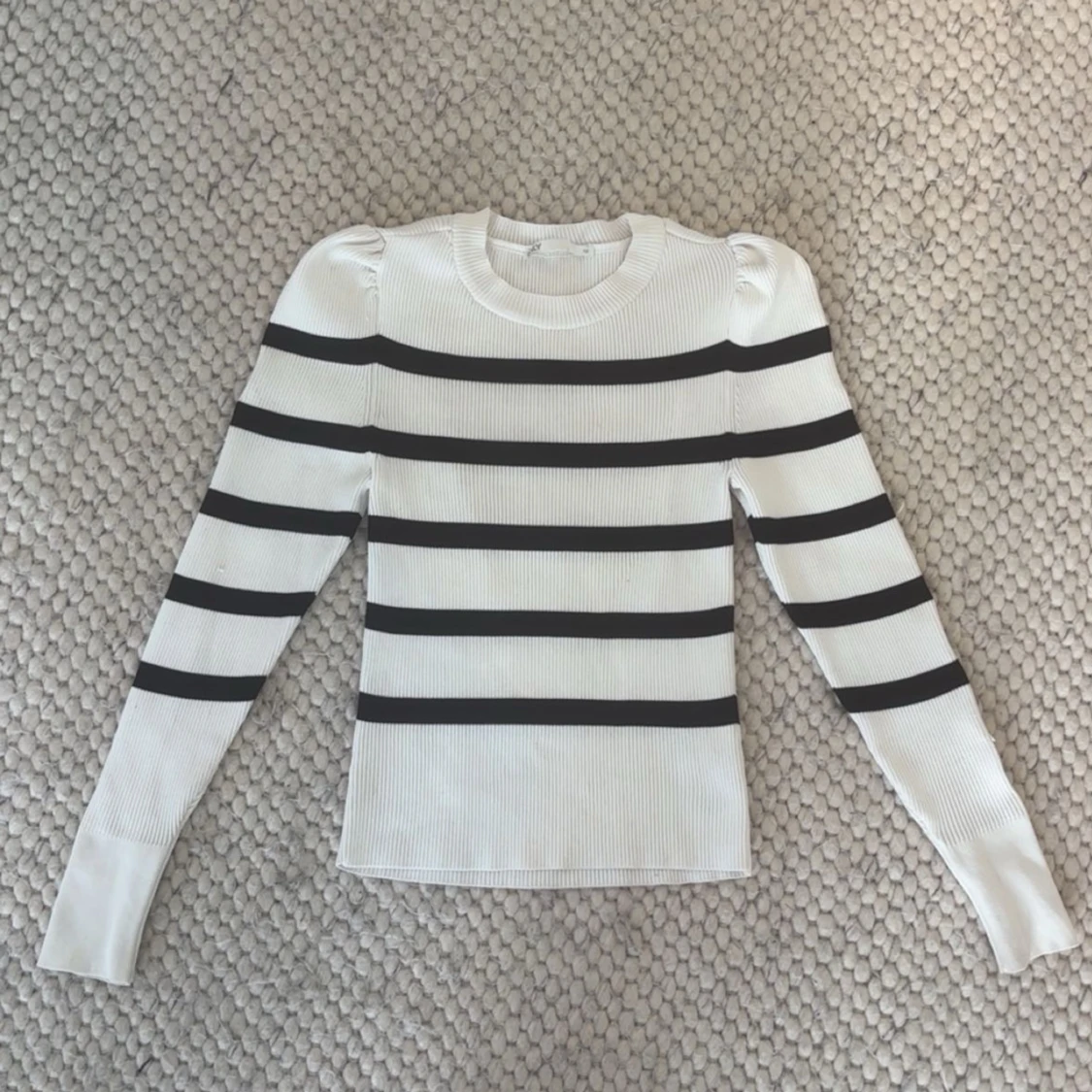 Randig stickad tröja från only