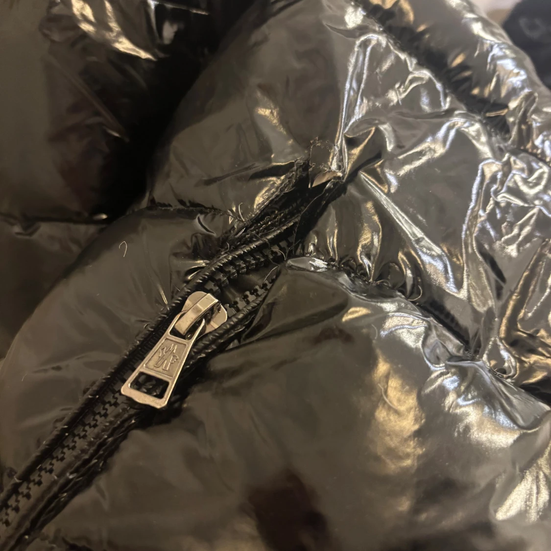 Svart Moncler pufferjacka med huva - 3