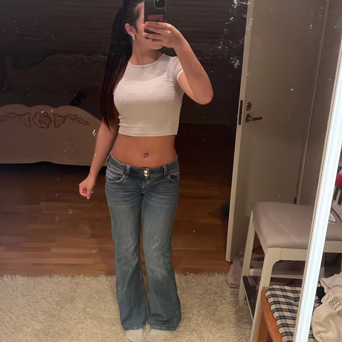 Blå bootcut jeans med låg midja