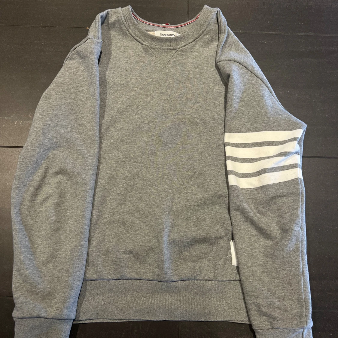 Grå sweatshirt från Thom Browne