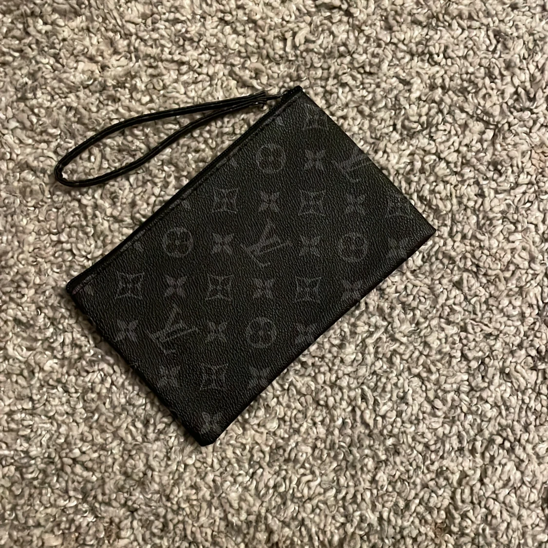 Svart vit kuvertväska