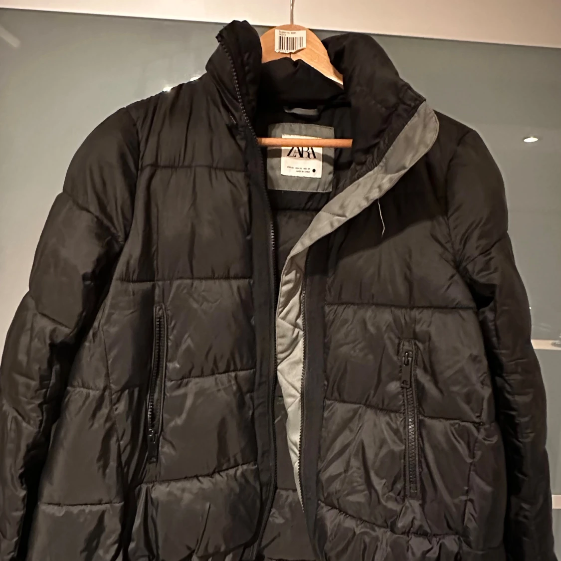 Svart pufferjacka från Zara XS