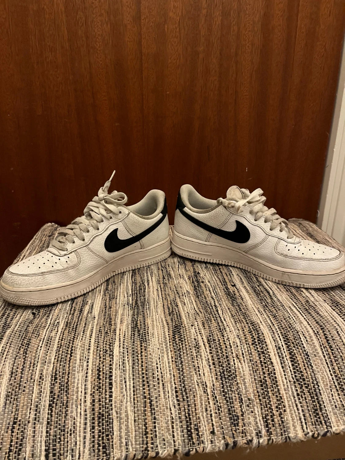 Nike Air Force 1 vita och svarta sneakers - 5