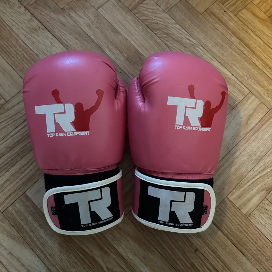 Rosa boxningshandskar 