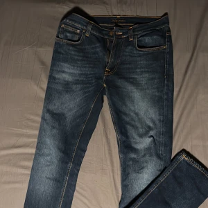 Nudie jeans - Nudie jeans, blå färg, inga defekter, storlek W31 L32, hör av dig vid minsta fundering!