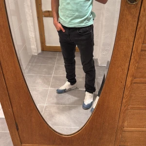 Replay jeans  - Ett par snygga byxor från Replay i storlek W32 L32 i modellen Anbbas 