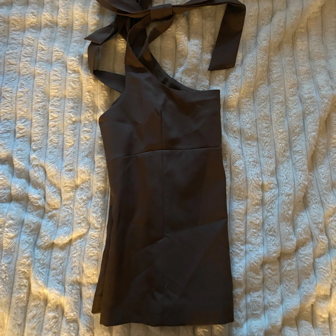 Brun linnetopp med knytband - 2