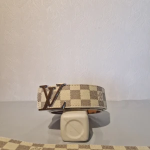 Lv Bälte 125 cm silver spänne - Fint bälte vit grå 125 cm silver spänne