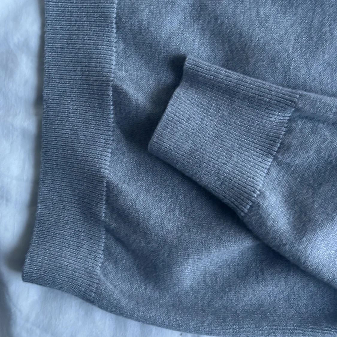 Merino ull Grå hoodie med snörning och huva - 2