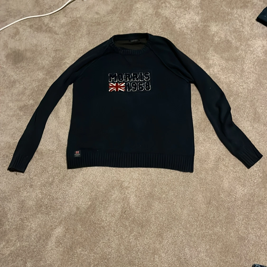Mörkblå stickad tröja Morris