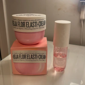 Sol de Janeiro Perfume Mist och bodycreme - Sol de Janeiro Brazilian Crush Cheirosa 68 Perfume Mist. Fräsch och trendig spray i rosa flaska, perfekt för dig som vill ha en lätt och uppfriskande doft. Snygg design som passar i väskan och på hyllan. Beja flor elastisk creme en bodycreme som är halvt använd men säljs för mycket billigare pris. Body creme en är i samma doft som bodymisten. doft Sol de Janeiro 68.☺️