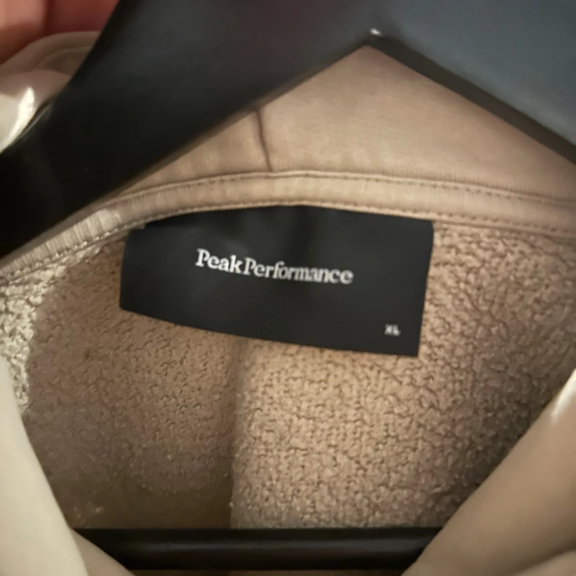 Beige hoodie från Peak Performance - 2